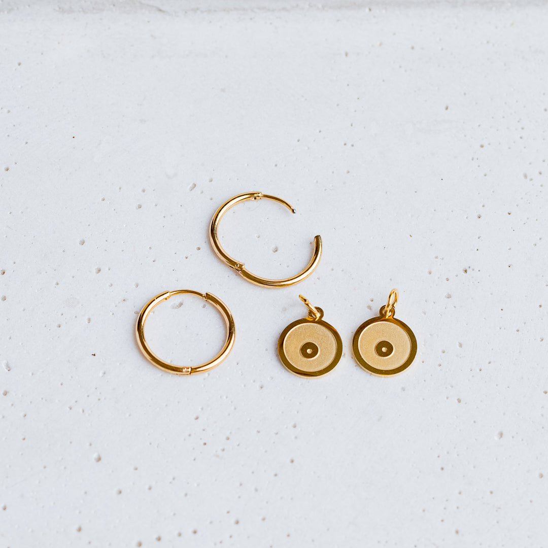 OHRRINGE rund mit Busenfreundin Logo