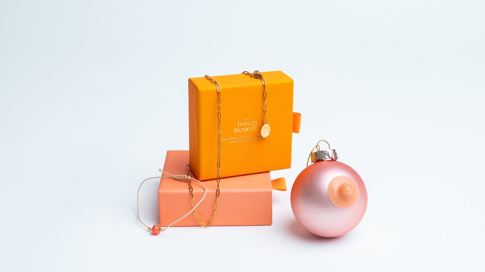 Weihnachtskugel Kette Boobie am Band