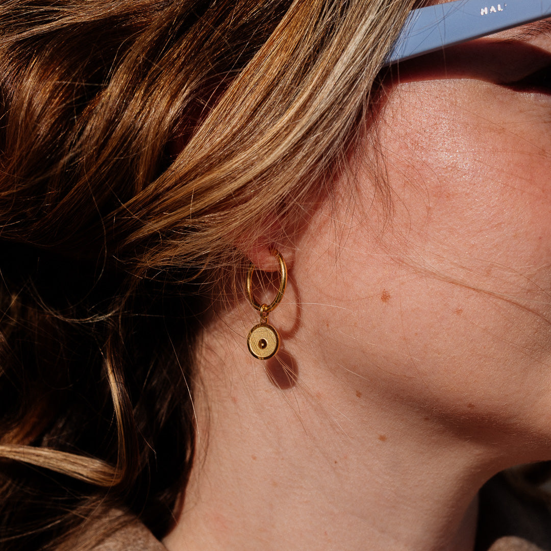 OHRRINGE rund mit Busenfreundin Logo